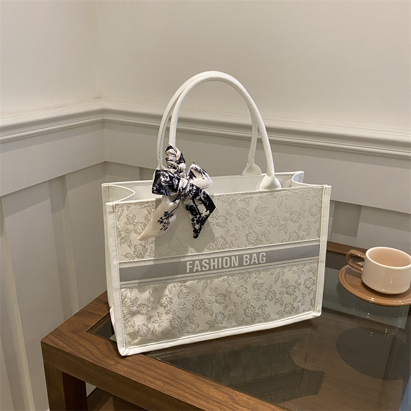 Luxury Elegant Women Tote Bag  - Leatherwork Letters recension och pris
