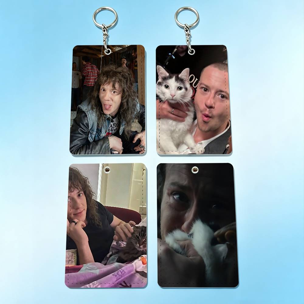 actor J-Joseph Quinn Cat Badge - Leatherwork Keychain recension och pris