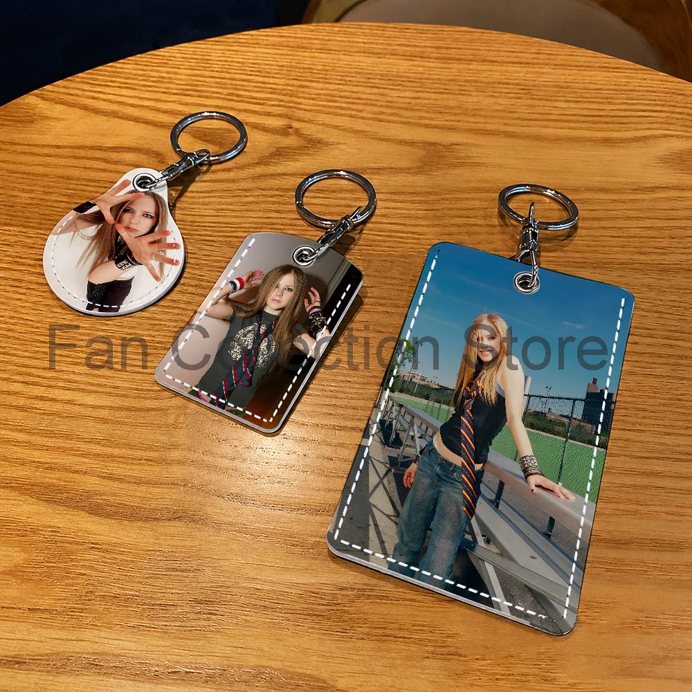Singer A-Avril Holder Keychain - Leatherwork Keychain recension och pris